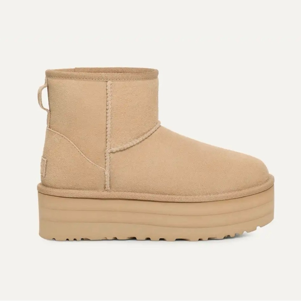 NWOB Ugg Classic Mini Platform Boot Size 10